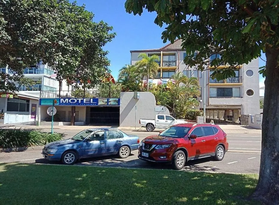 Waters Edge Townsville 0*,